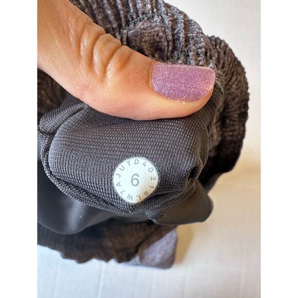 Lululemon Hotty‎ Hot II Short Sz 6 - 4" Gray - Picture 3 of 7
